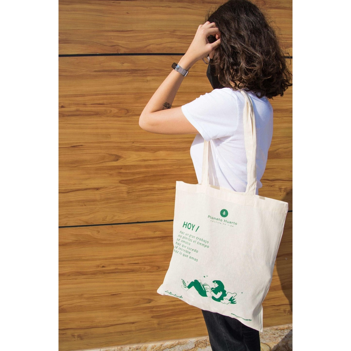Bolsa em tecido com design feminino