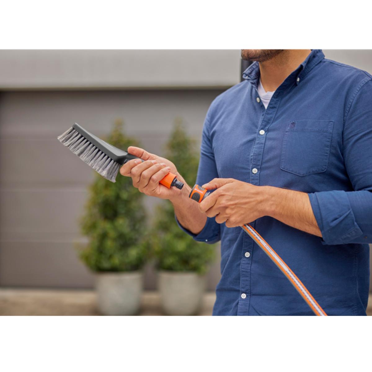 Conjunto de lavagem Cleansystem com escova de mãos Gardena