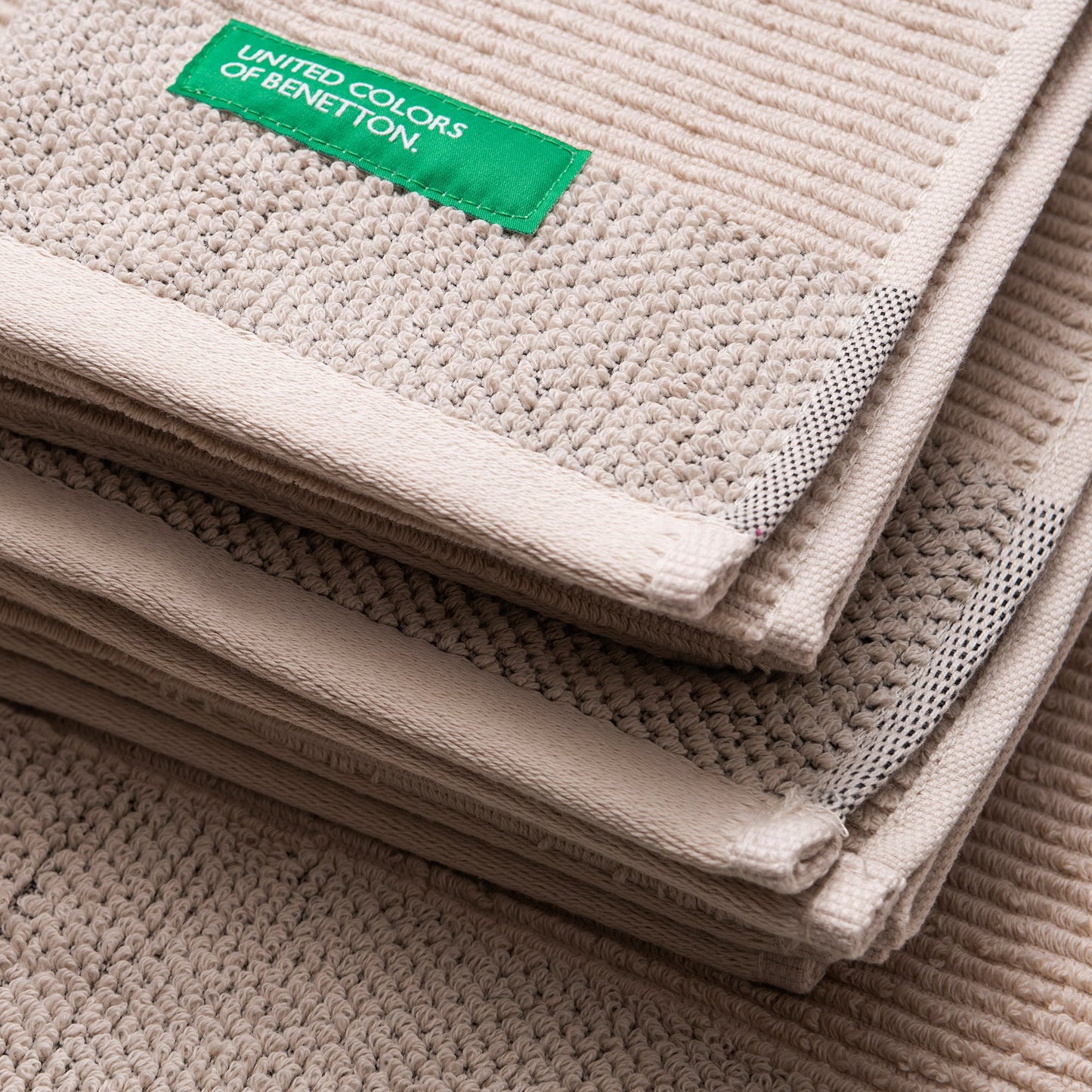 Pack De 2 Set De 3 Toallas De Baño Cada Uno En Color Verde Y Otras En Beige