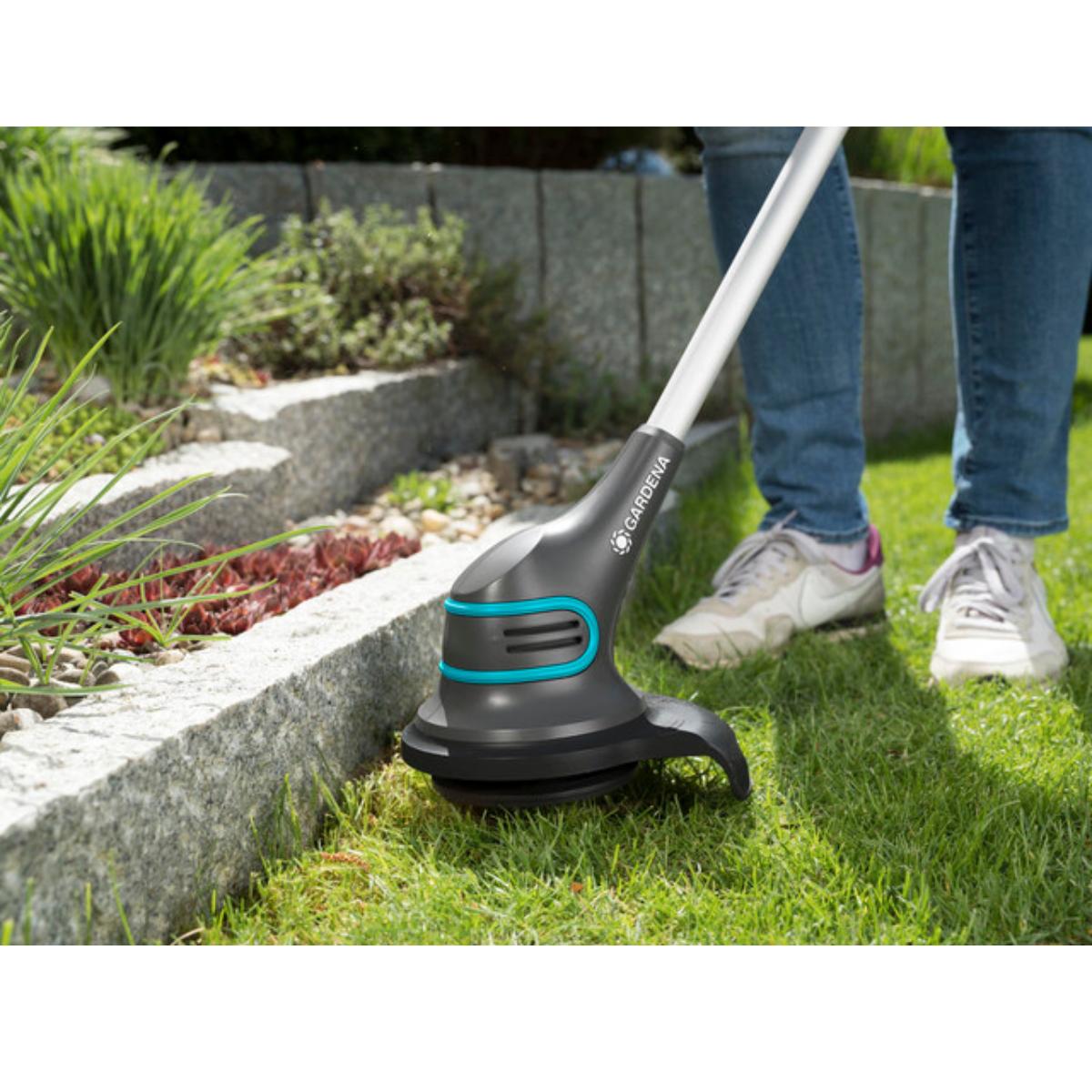 Aparador de relva Gardena SmallCut Li23R a pilhas