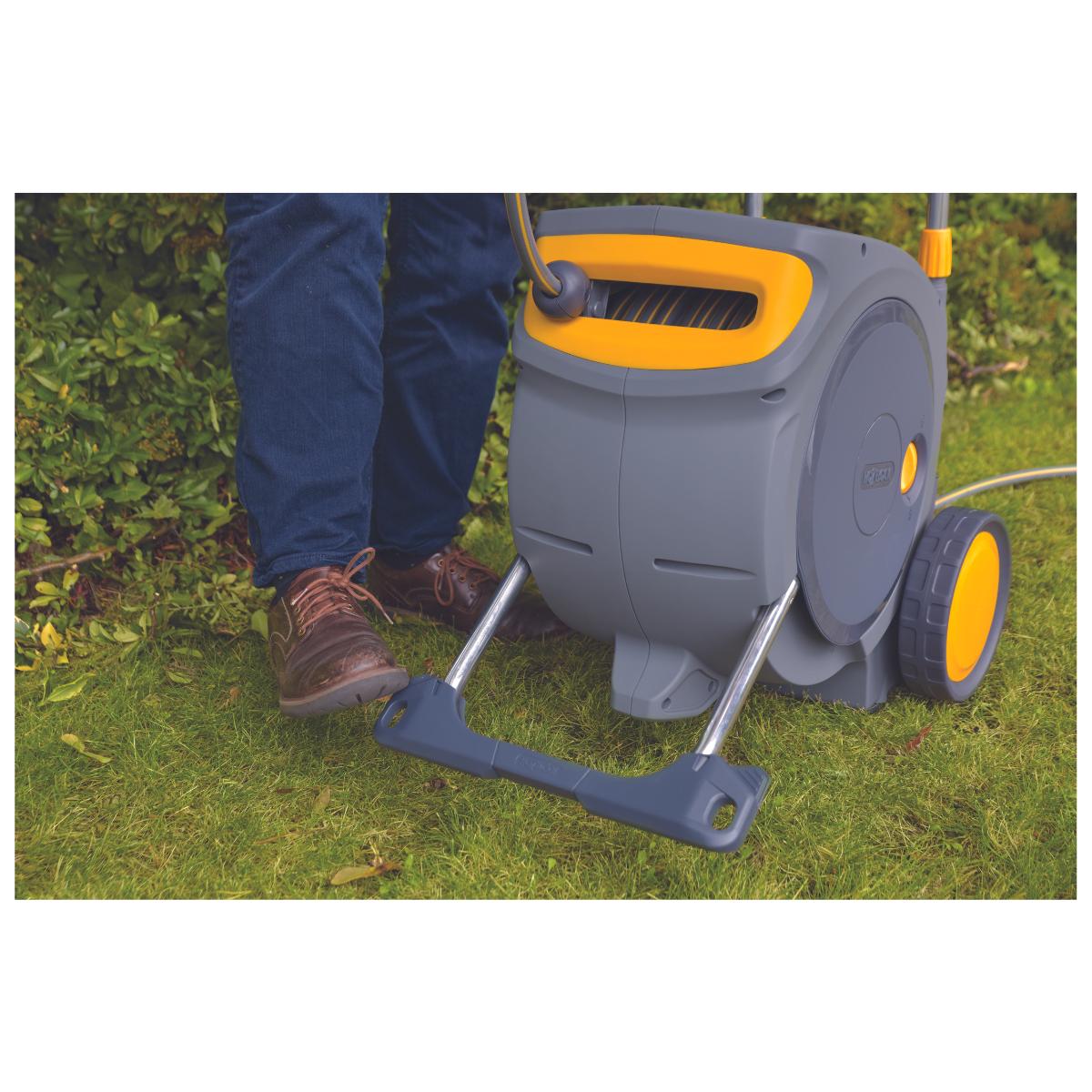 Enrolador de mangueira automático móvel Hozelock AutoReel com mangueira de 35 m