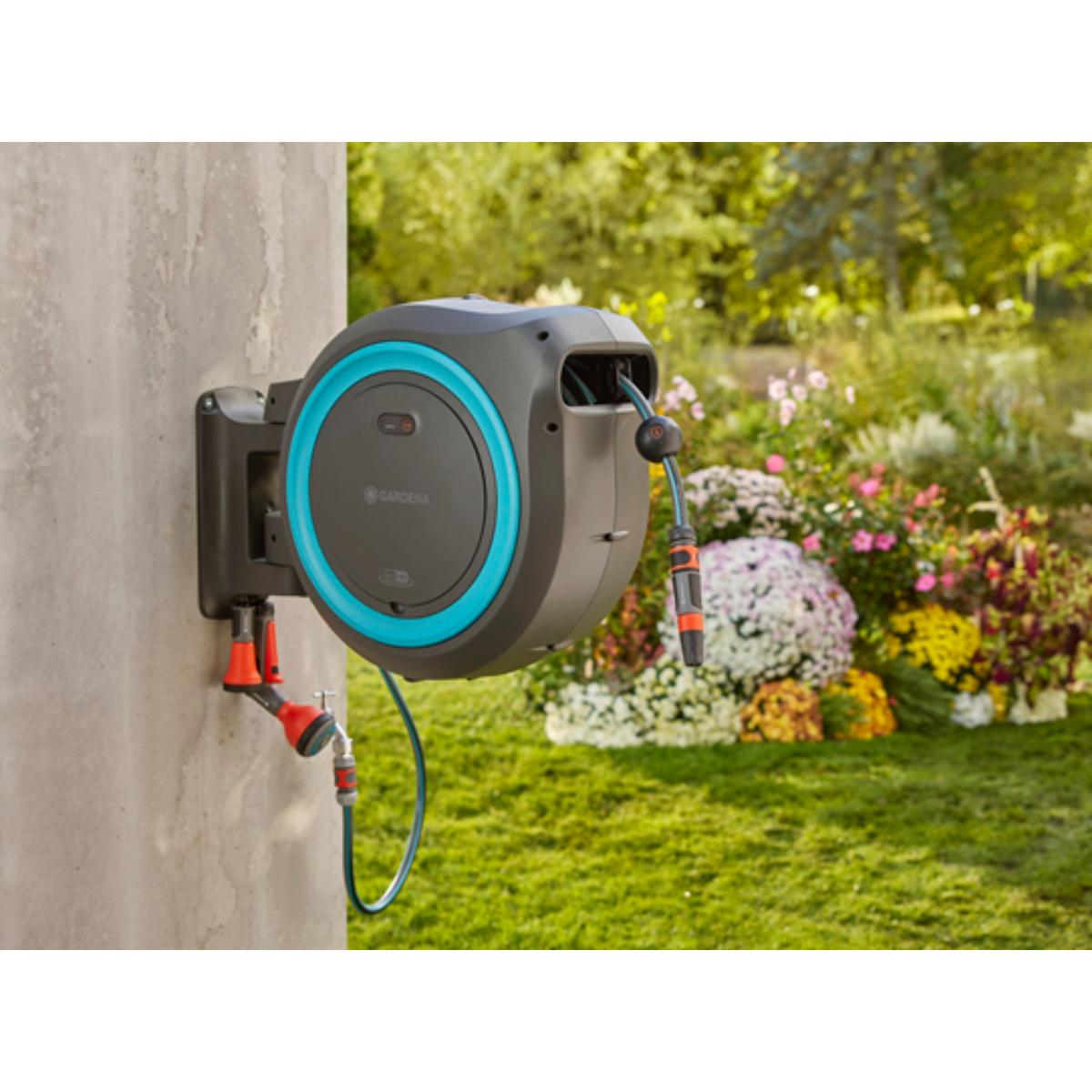Enrolador de mangueira de parede Gardena PowerRoll XL de 35 m operado por bateria