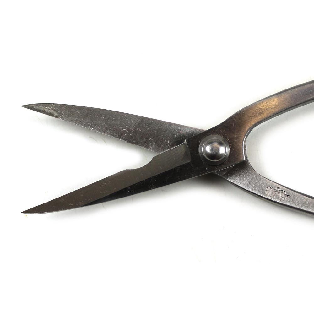 Tesoura 3 em 1 em aço inoxidável de 210 mm. RYUGA