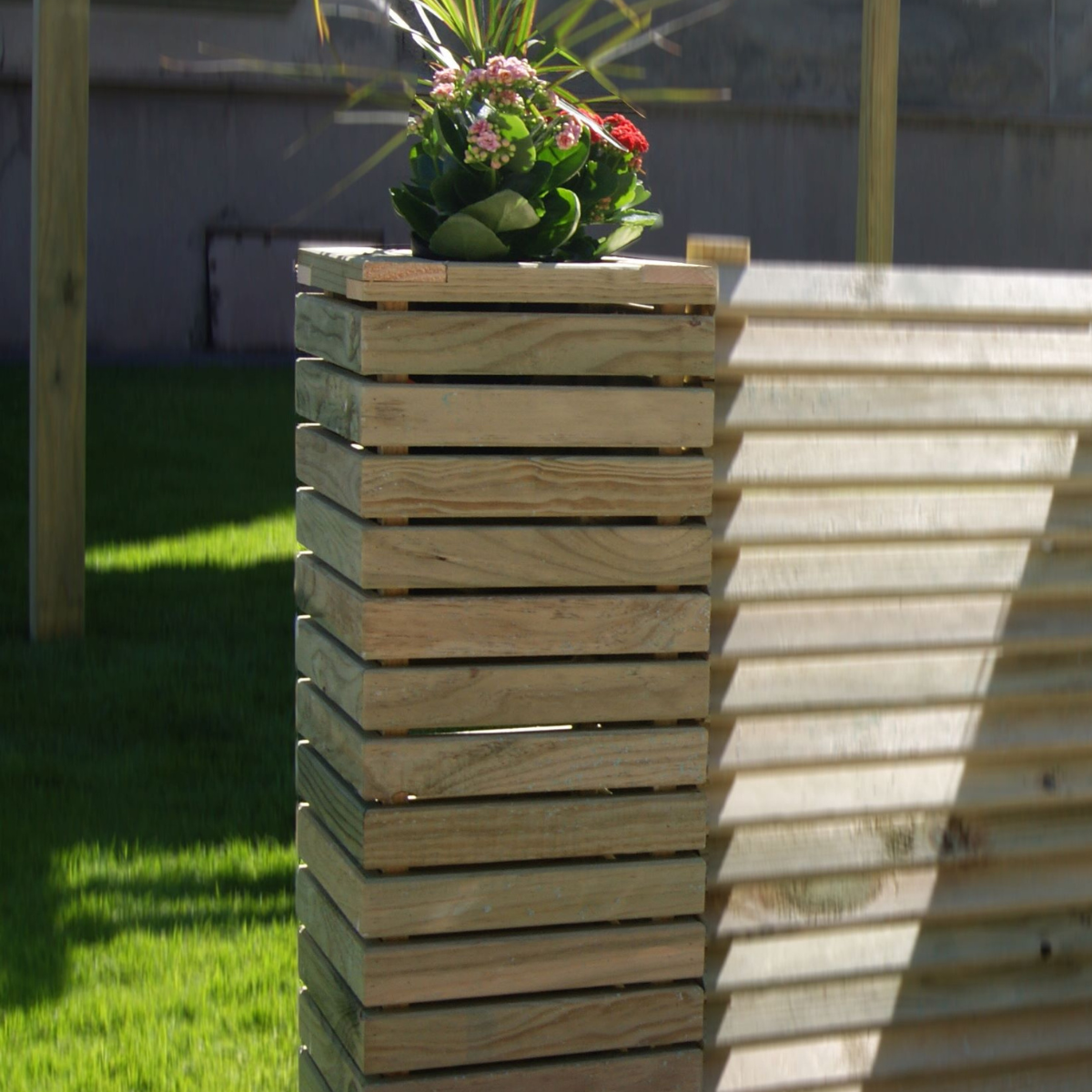 Jardinera Luxe Torre De Madera Tratada Vidahuerto 30x30x90 Cm.