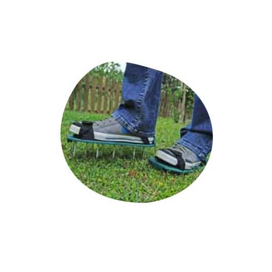 Sapato aerador de relvado