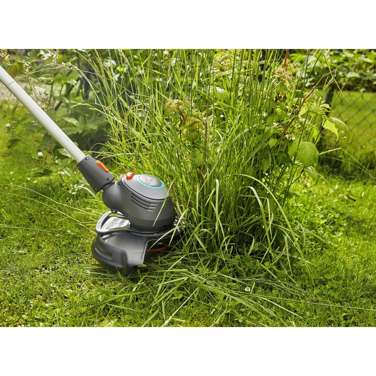 Aparador de relva elétrico Gardena ComfortCut 650/28