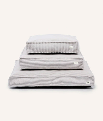 Cafide Cama De Material Reciclado Para Perro Con Tejido De Pana Blanco. Modelo Cuadra._1