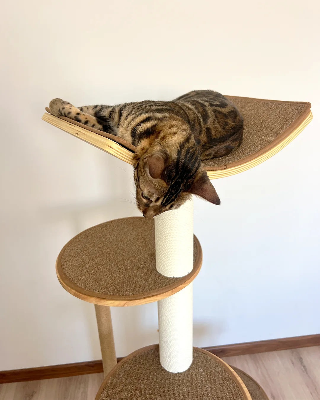 Árbol Rascador Para Gatos Gaviota, 3 En 1 Con Cama Y Zona De Escalada Althea Living 140x76x76cm_3