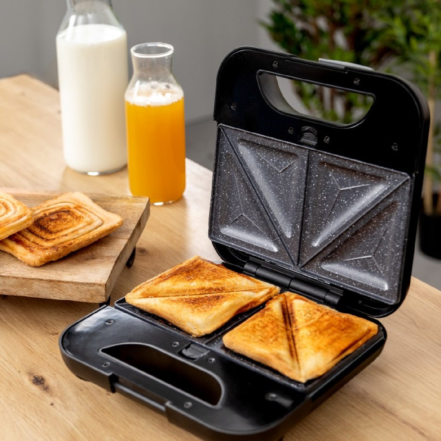Sandwichera Rock’ntoast Combo. 800 W, 2 Sándwiches Con Acabados En Acero Inoxidable, 3 Placa Intercambiables Con Revestimiento Antiadherente, Libre_2