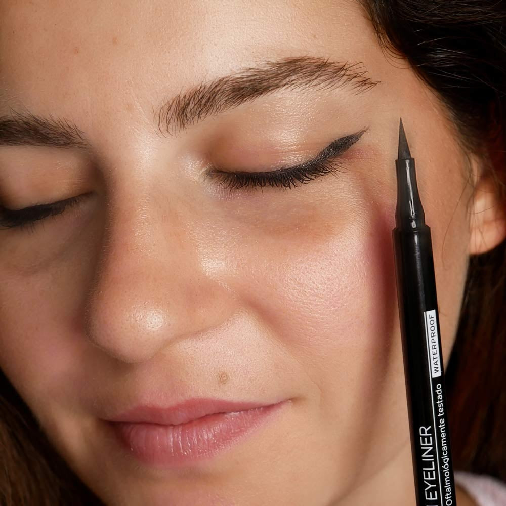 Eyeliner Negro Camaleon Cosmetics_1