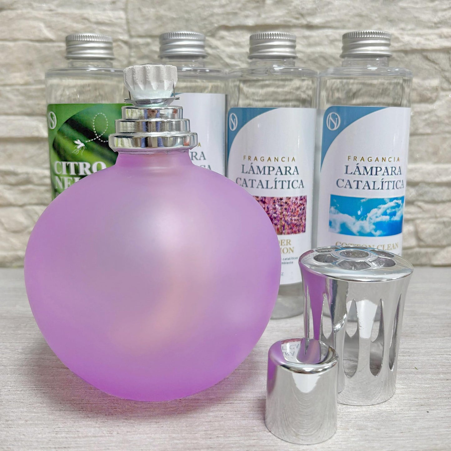 Lámpara Catalítica Fucsia Mate + Fragancia Lemon Cake 500 Ml - Elimina Malos Olores, Impurezas Y Perfuma_1