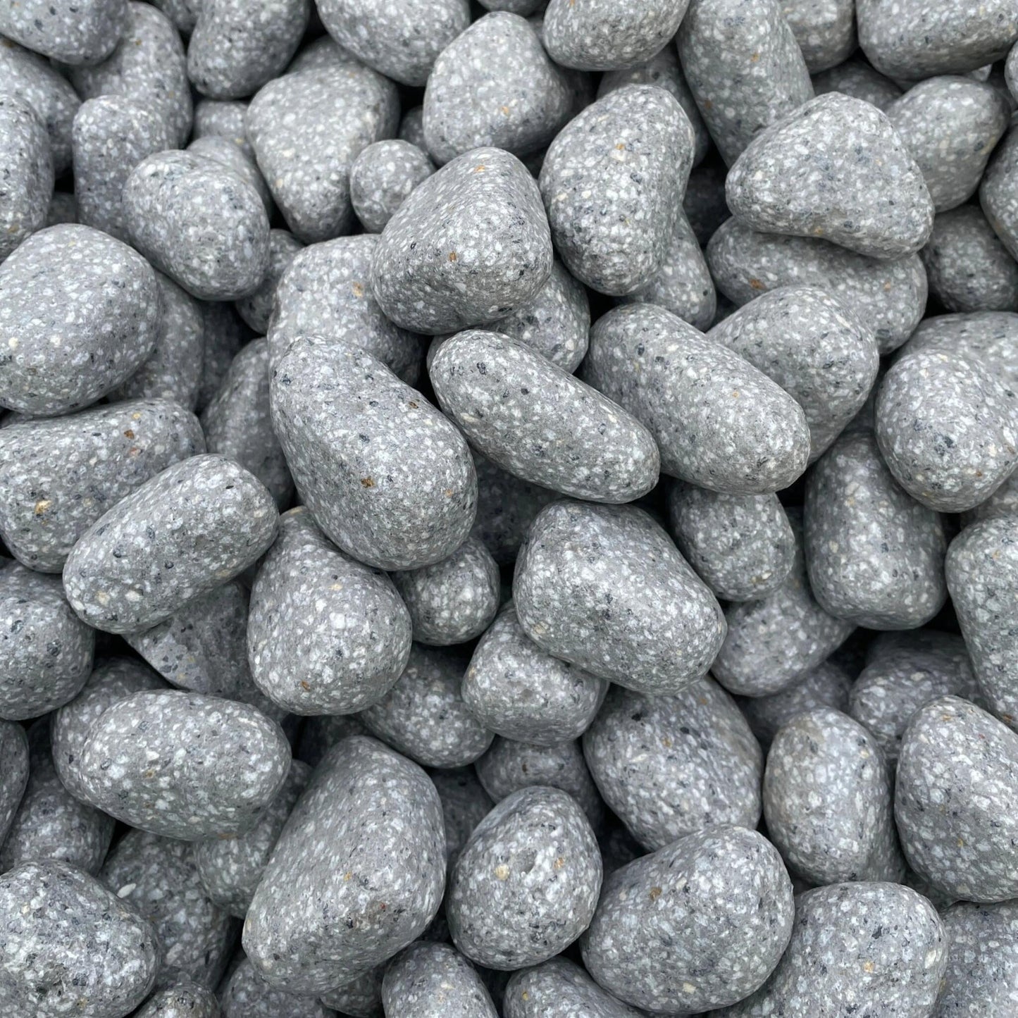 Canto Rodado Gris Perla Recycla / Saco 20 Kg. / 10-50 Mm_0