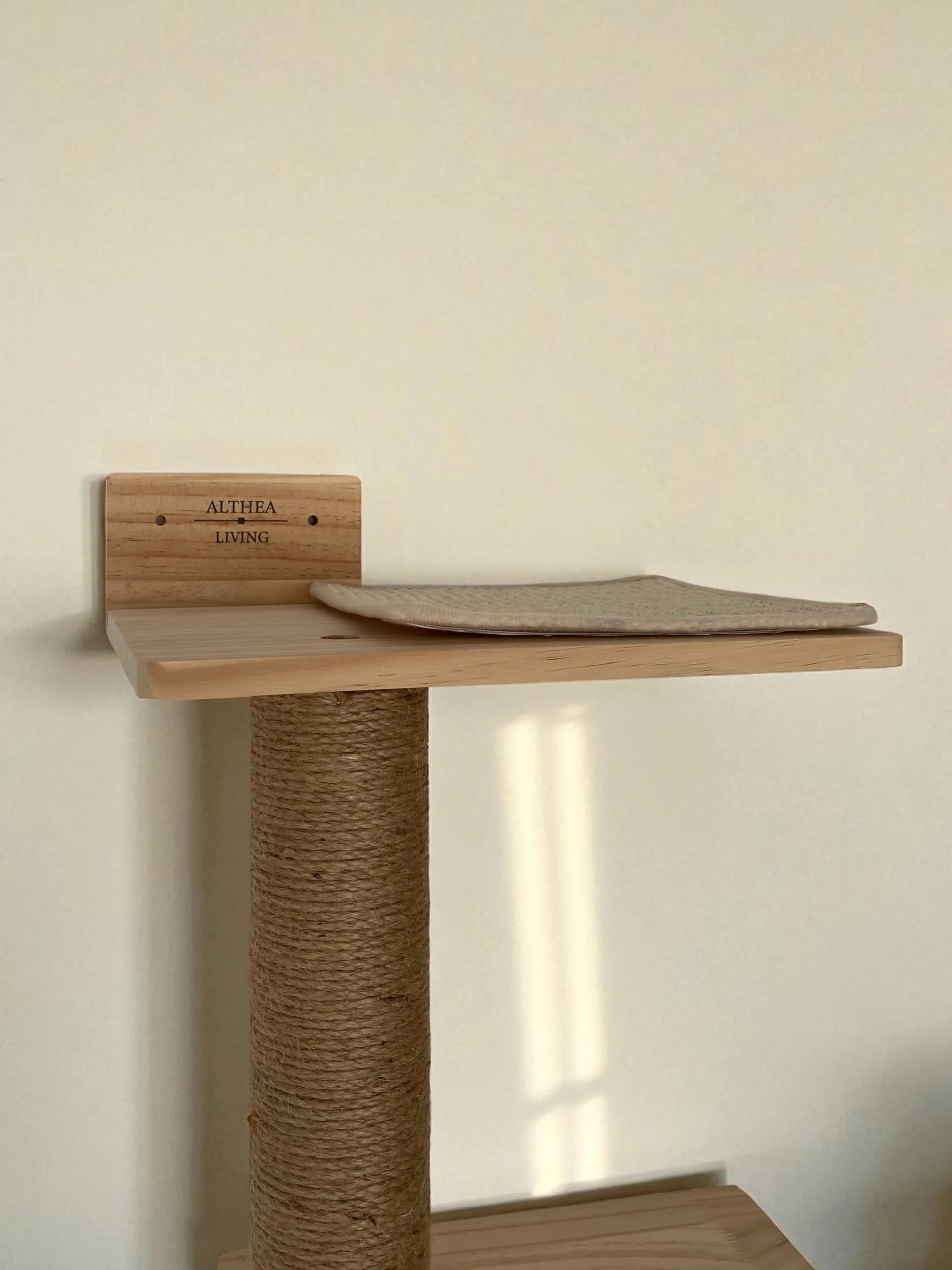 Árbol Rascador Para Gatos Salina Con Estructura De Suelo Y Sistema Anticaída Althea Living 127x60x27cm_4