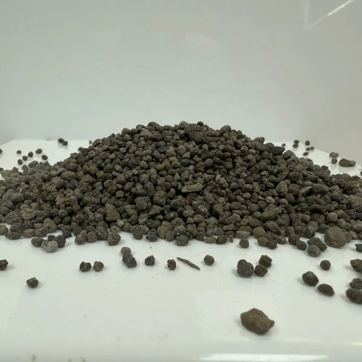 Fertilizante Para Cesped Mineravi - Revitalizador Y Potenciador De Crecimiento Tarrina 5 Kg. (125 M2) / Granulado_2
