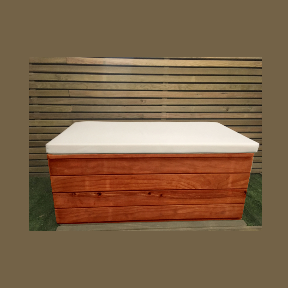 Baúl De Madera Sirana Tratada Marrón Con Cojín  Vidahuerto 100x50x40 Cm._1