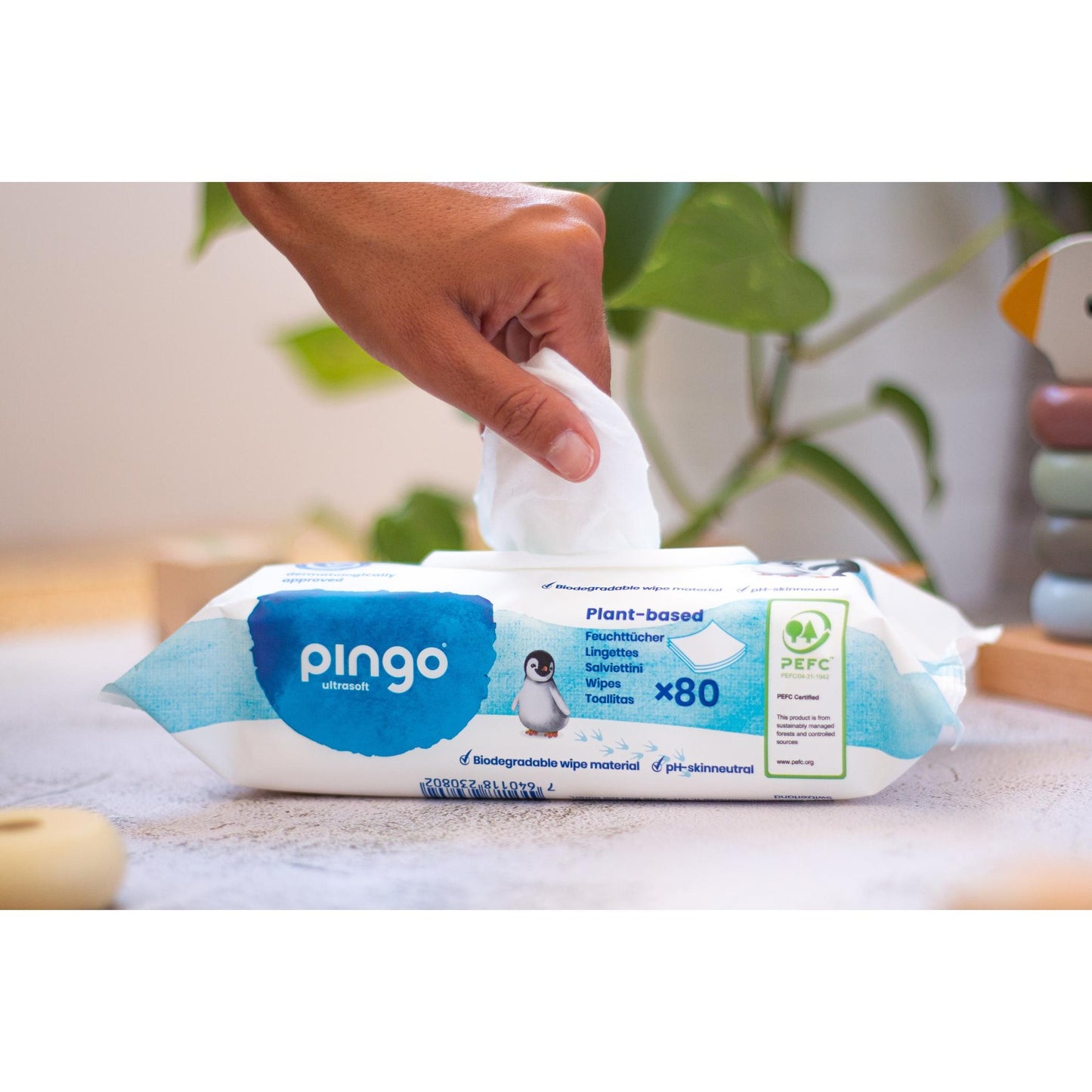 Embalagem com 12 toalhitas 100% biodegradáveis ​​​​Pingo, 80 unidades