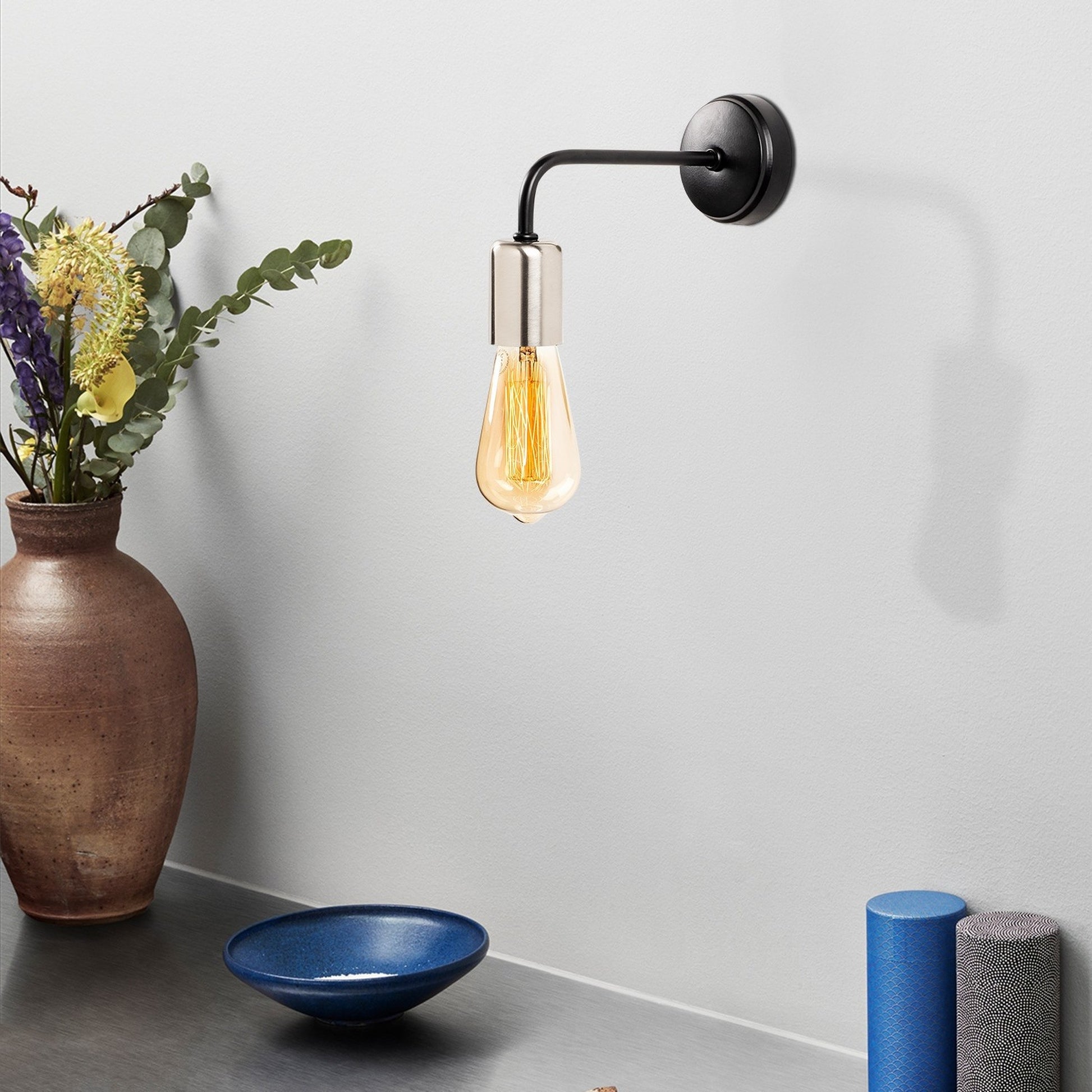 Aplique De Pared, Metal , Negro

nickel, 8x20x15, Casquillo E 27 Max 40 W