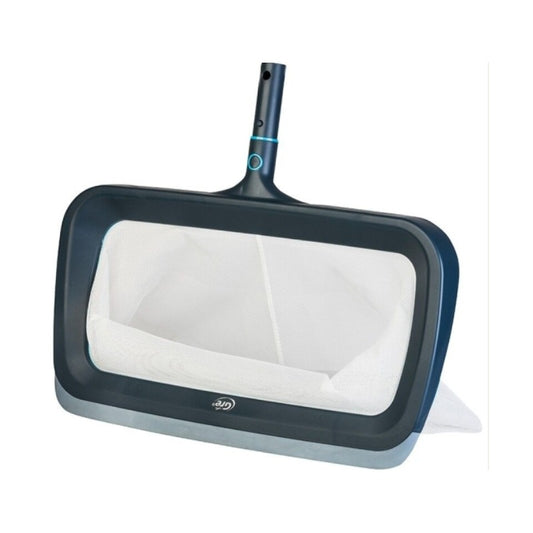 Rede de recolha de folhas para limpeza do fundo da piscina.