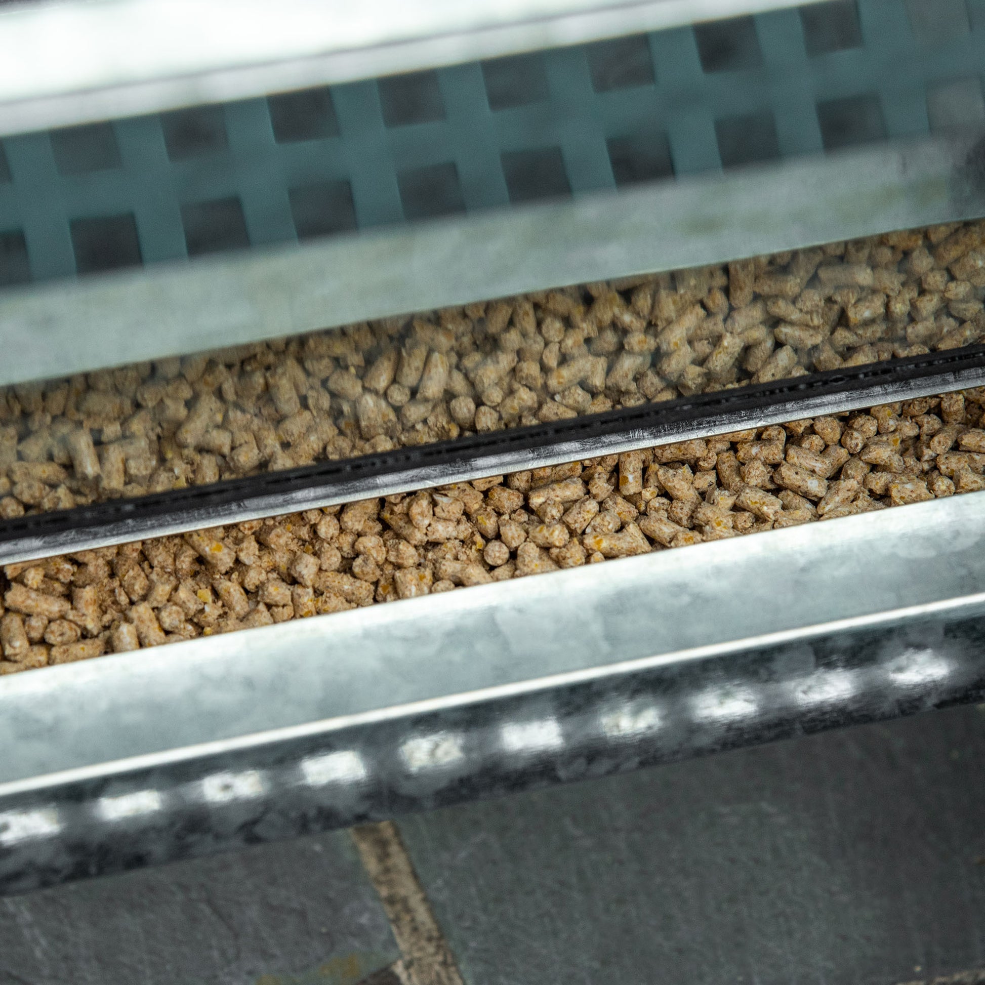 Pawhut Comedero Para Aves De Corral De 24l De Capacidad Comedero Para Gallinas_3