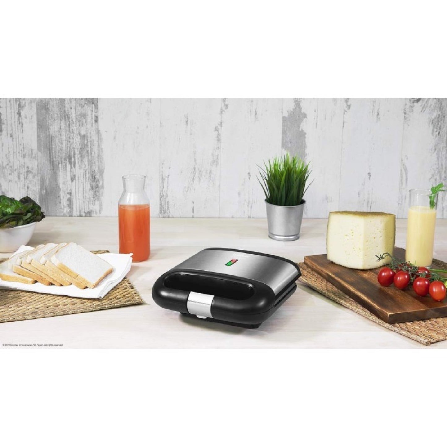 Sandwichera Rock'ntoast Sandwich Squared. 750 W, Capacidad 2 Sándwiches, Acabado En Acero Inoxidable, Placa Cuadradas Con Revestimiento Rockstone, I_1
