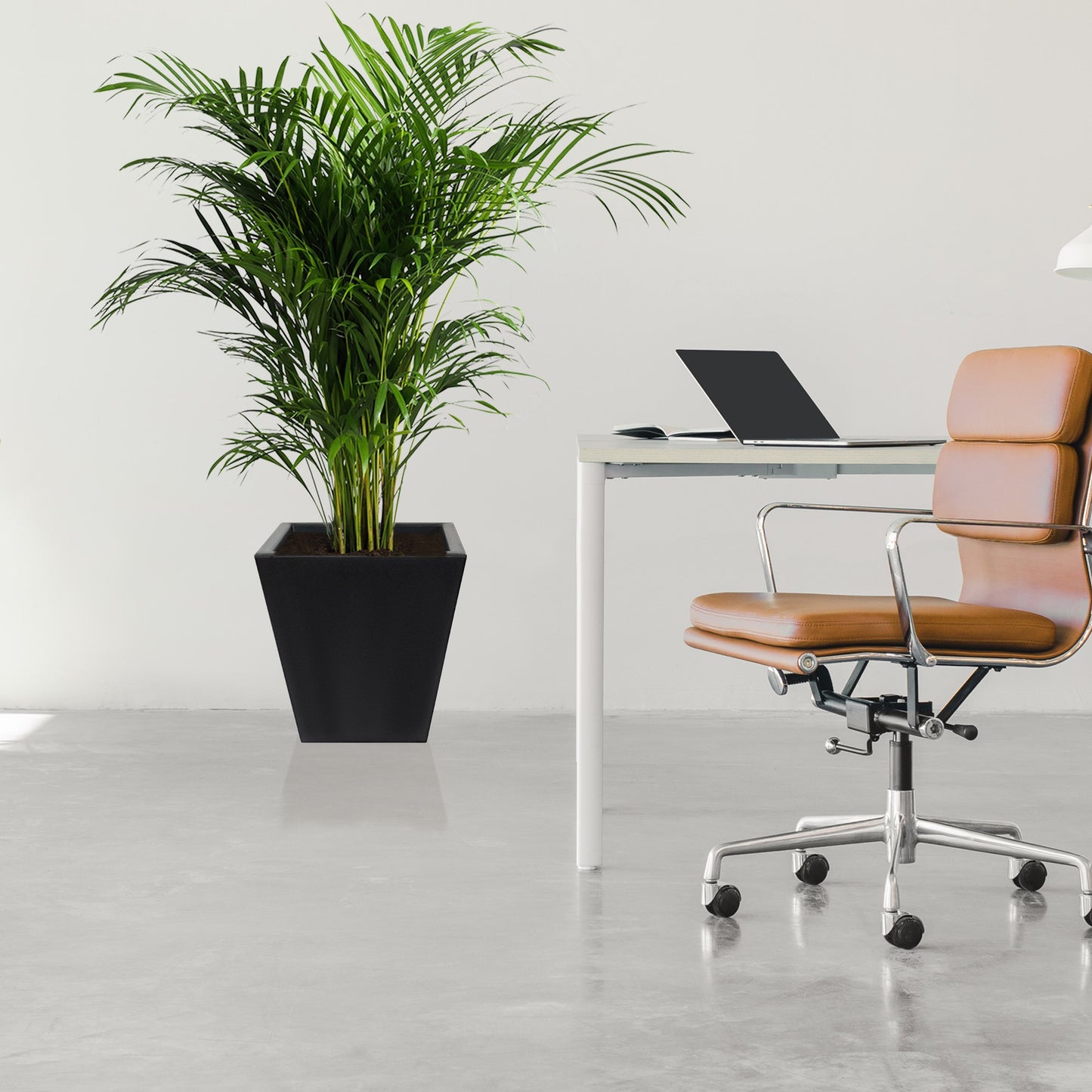 Macetero De Polietileno Por Rotomoldeo Color Antracita 40x40 Cm