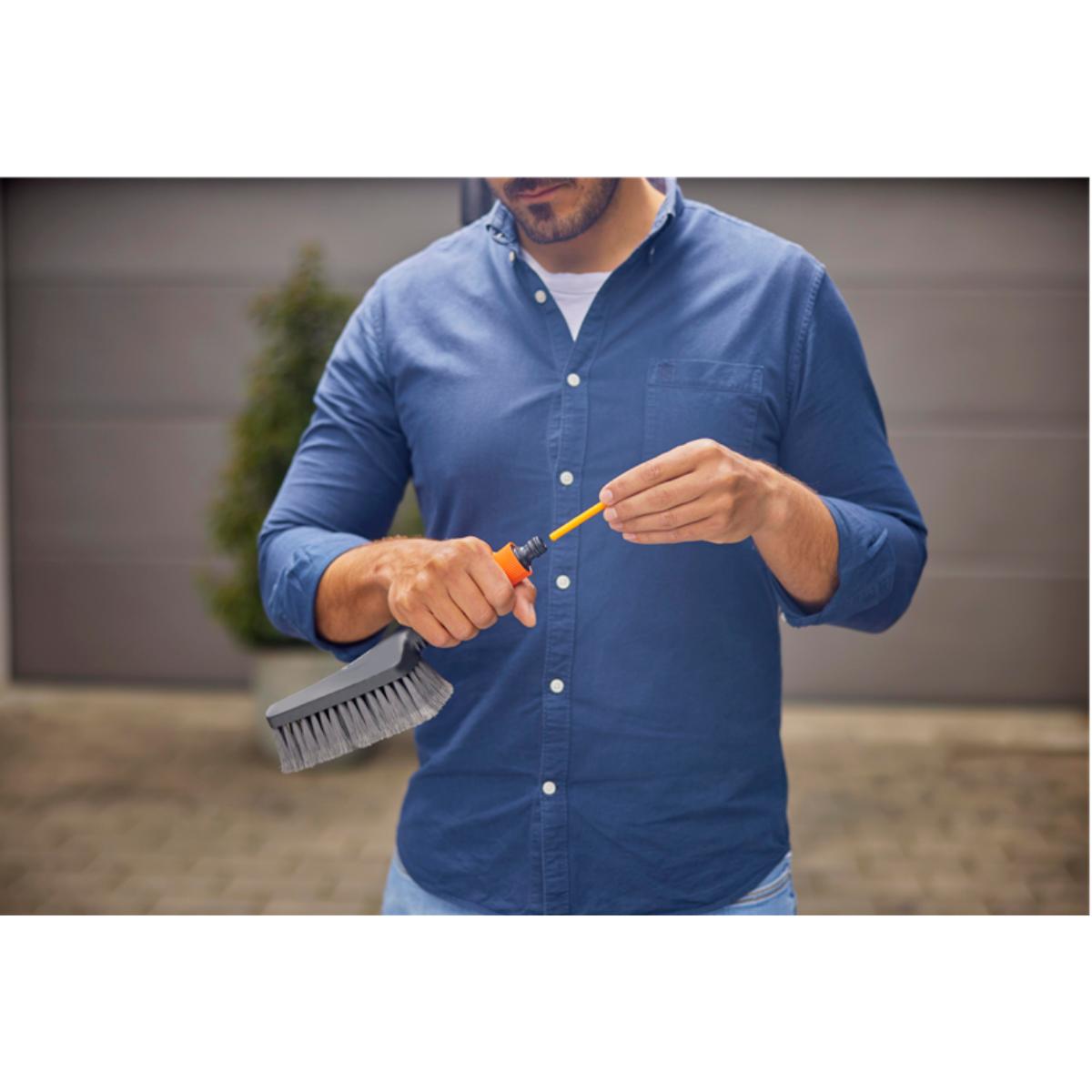Conjunto de lavagem Cleansystem com escova de mãos Gardena