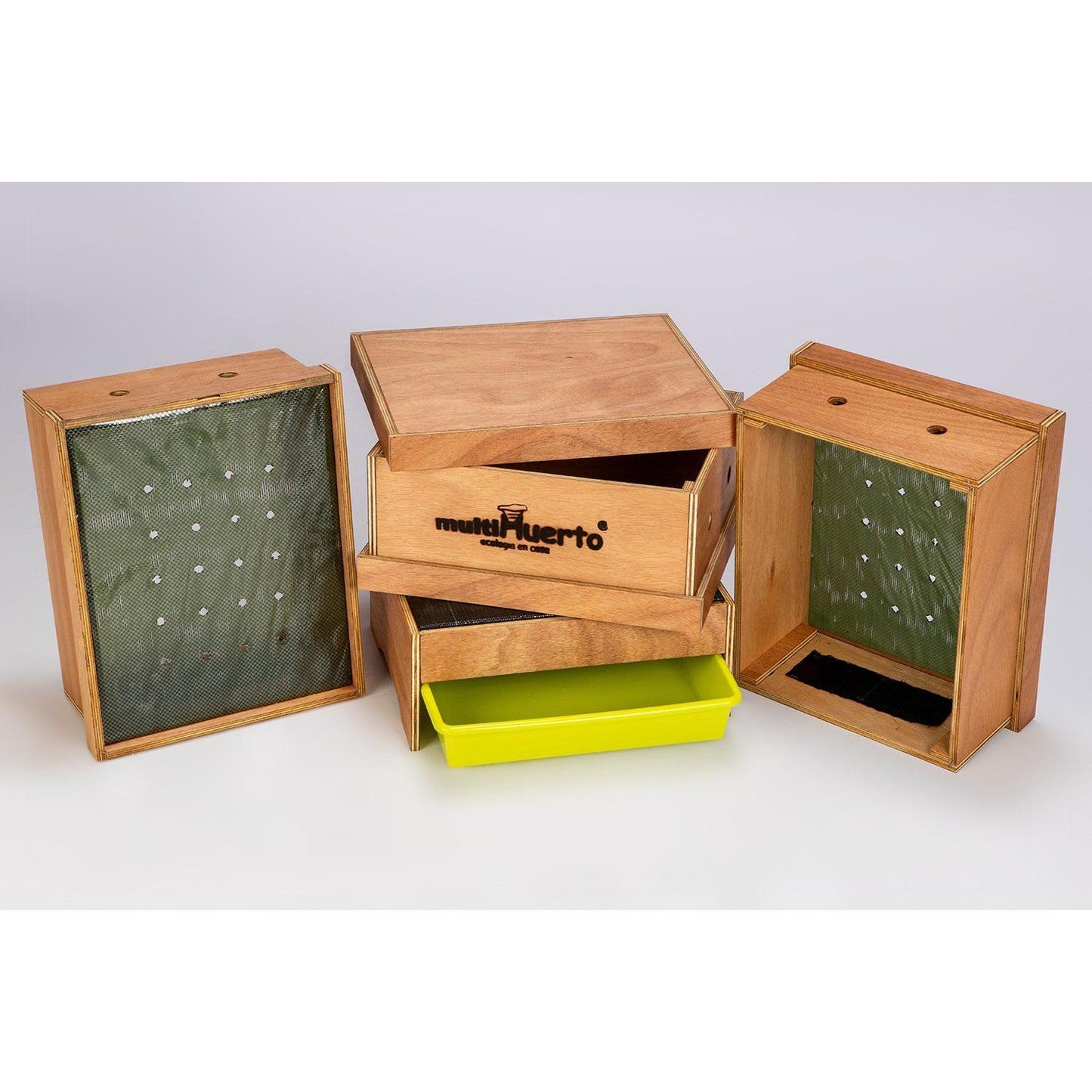 Pacote de vermicompostagem multijardim Lombrihogar com 3 tabuleiros