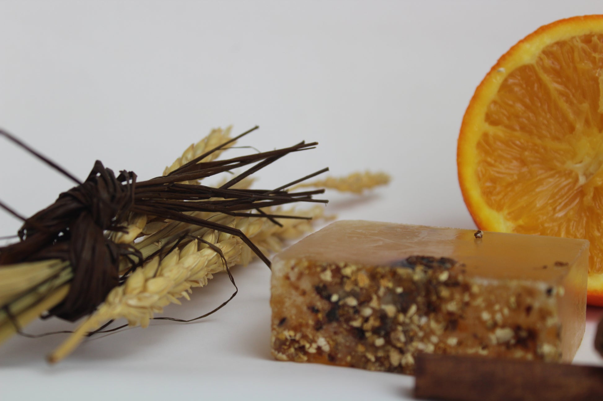 Sabonete natural de glicerina Planeta Huerto com canela e casca de laranja 100 g
