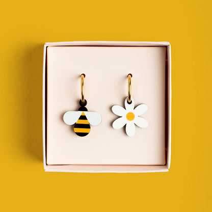 Pendientes Abeja y Flor - Aro de Acero Quirúrgico y Bañado en Oro de 18k - Nature Vibes_1