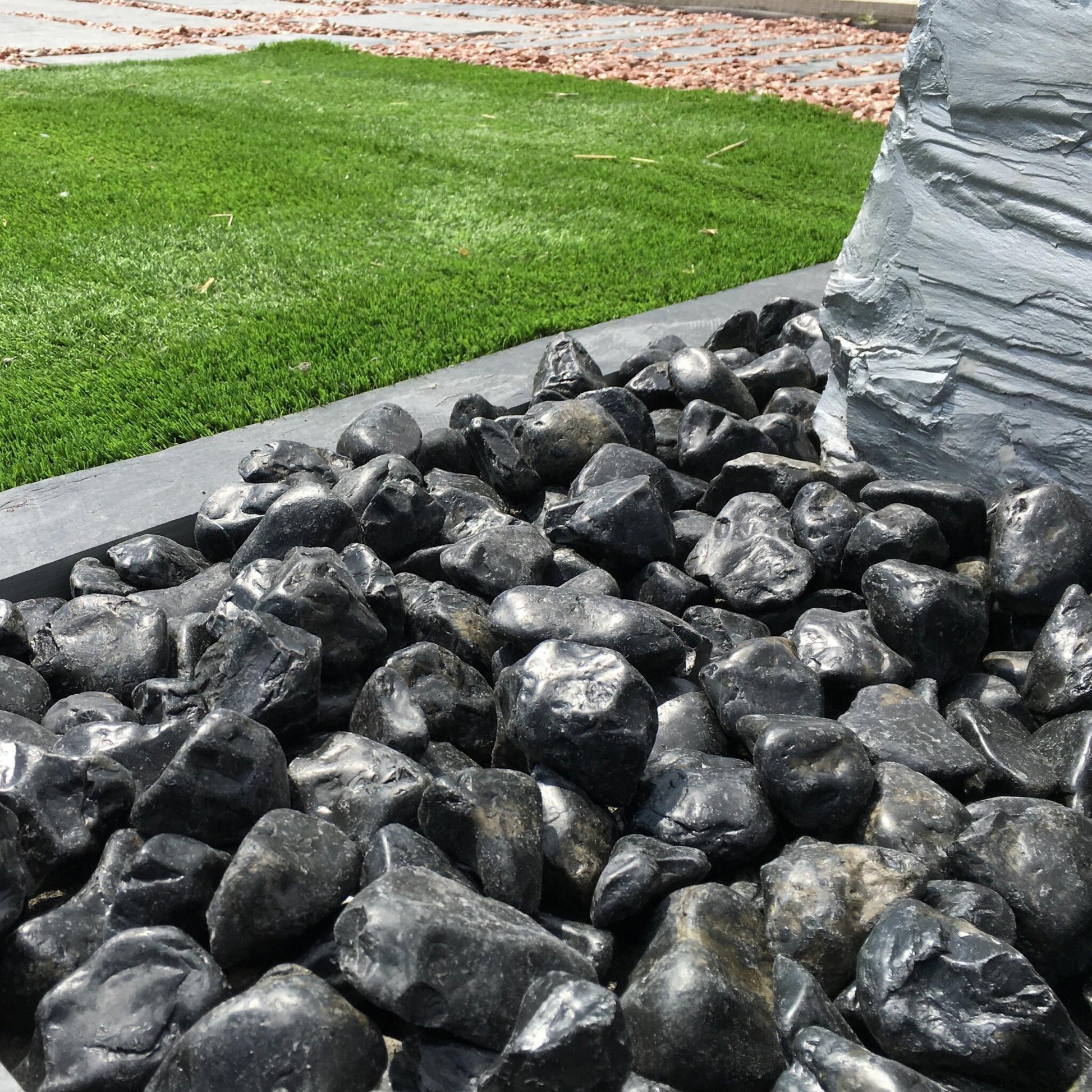 Canto Rodado Negro Pulido / Big Bag 1.000 Kg. / 40-60 Mm_5