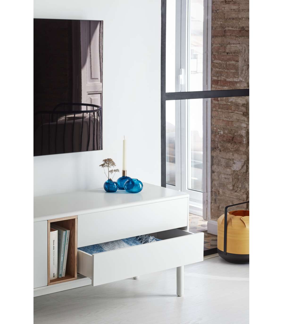 Mueble Para Televisión Modelo Corvo 2 Puertas 2 Cajones Acabado Crema, 40cm(ancho) 56cm(_2