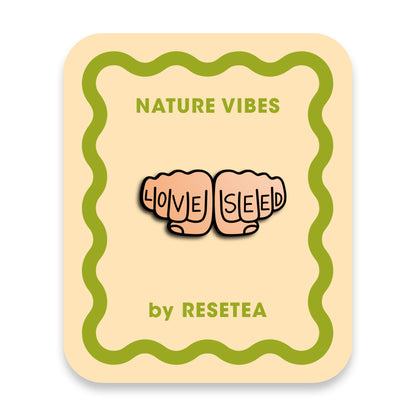 Pin Love Seed - Accesorio Moderno y Original para Chaquetas, Mochilas y Bolsos - Nature Vibes_0
