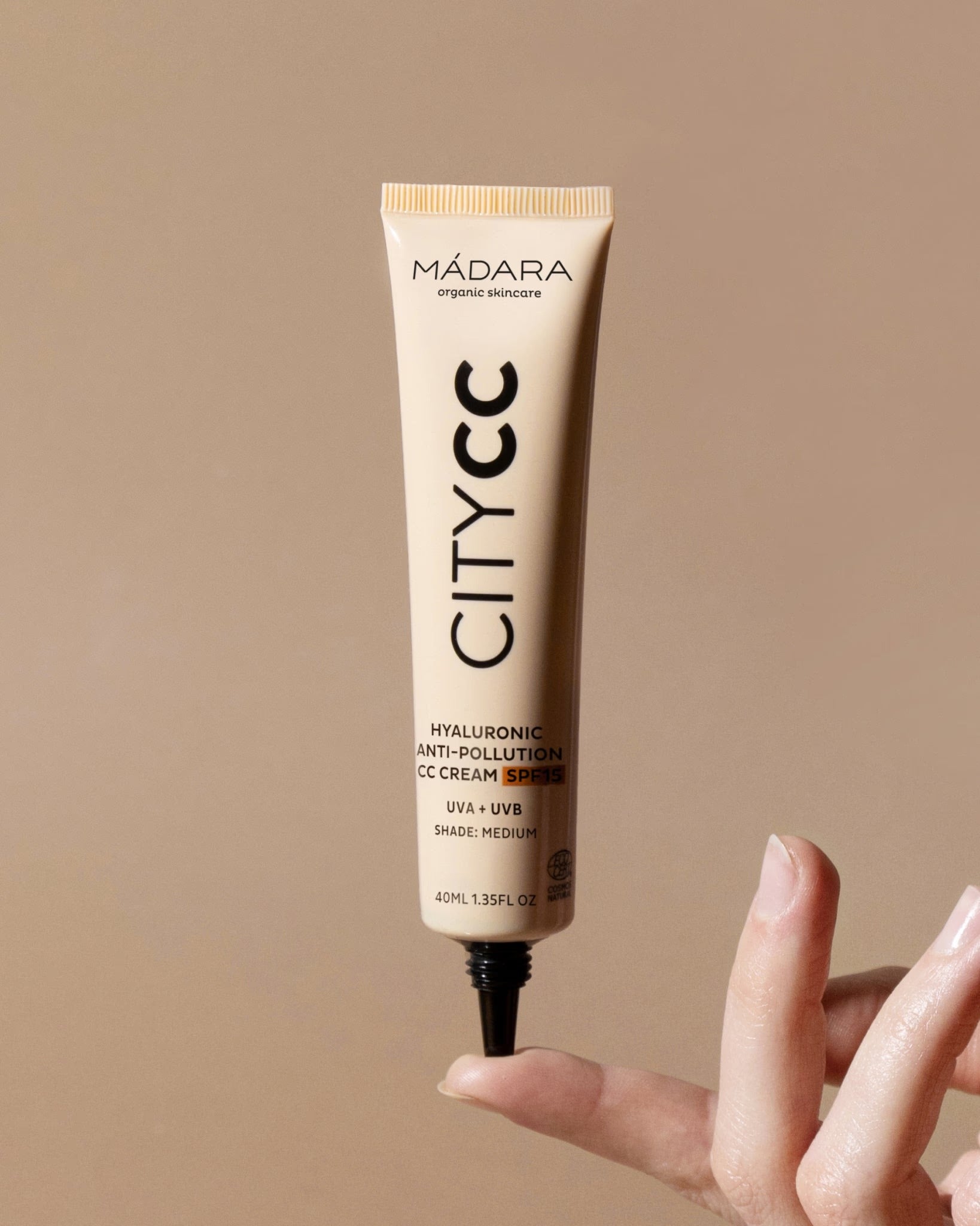Crema solar SPF 15 City CC Cream tono medio Mádara 40 ml