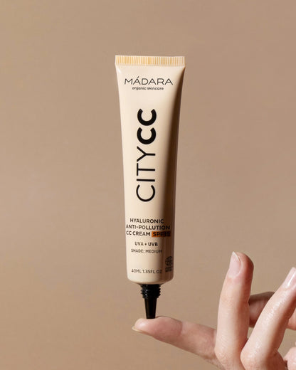 Crema solar SPF 15 City CC Cream tono medio Mádara 40 ml