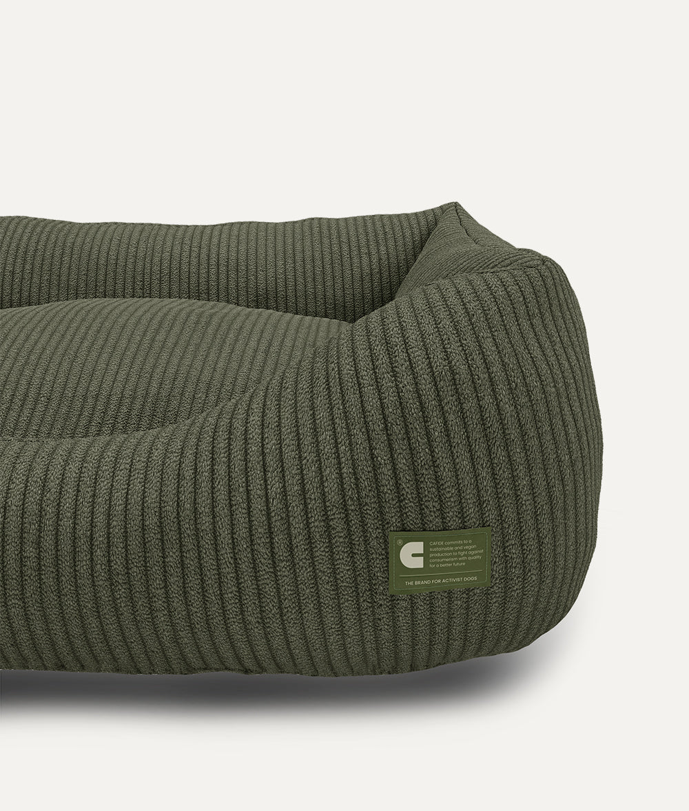 Cafide Cama De Material Reciclado Para Perro Con Tejido De Pana Verde. Modelo Snozy._1