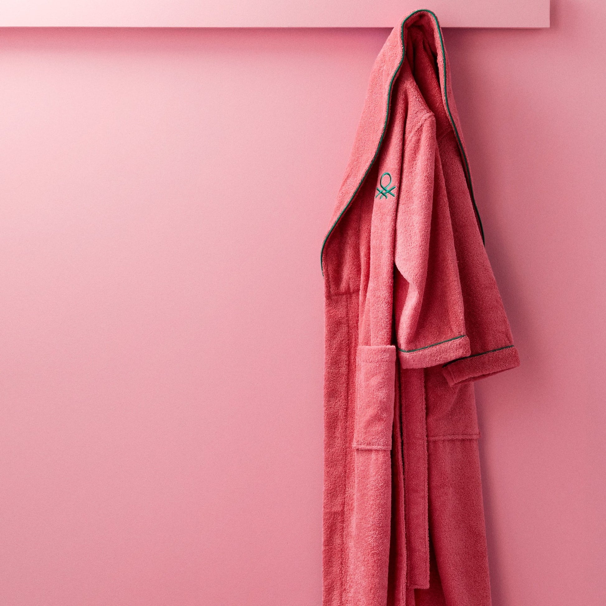 Albornoz L/xl 420gsm 100% Algodon C/ Logo Bordado Rosa Core Benetton_5
