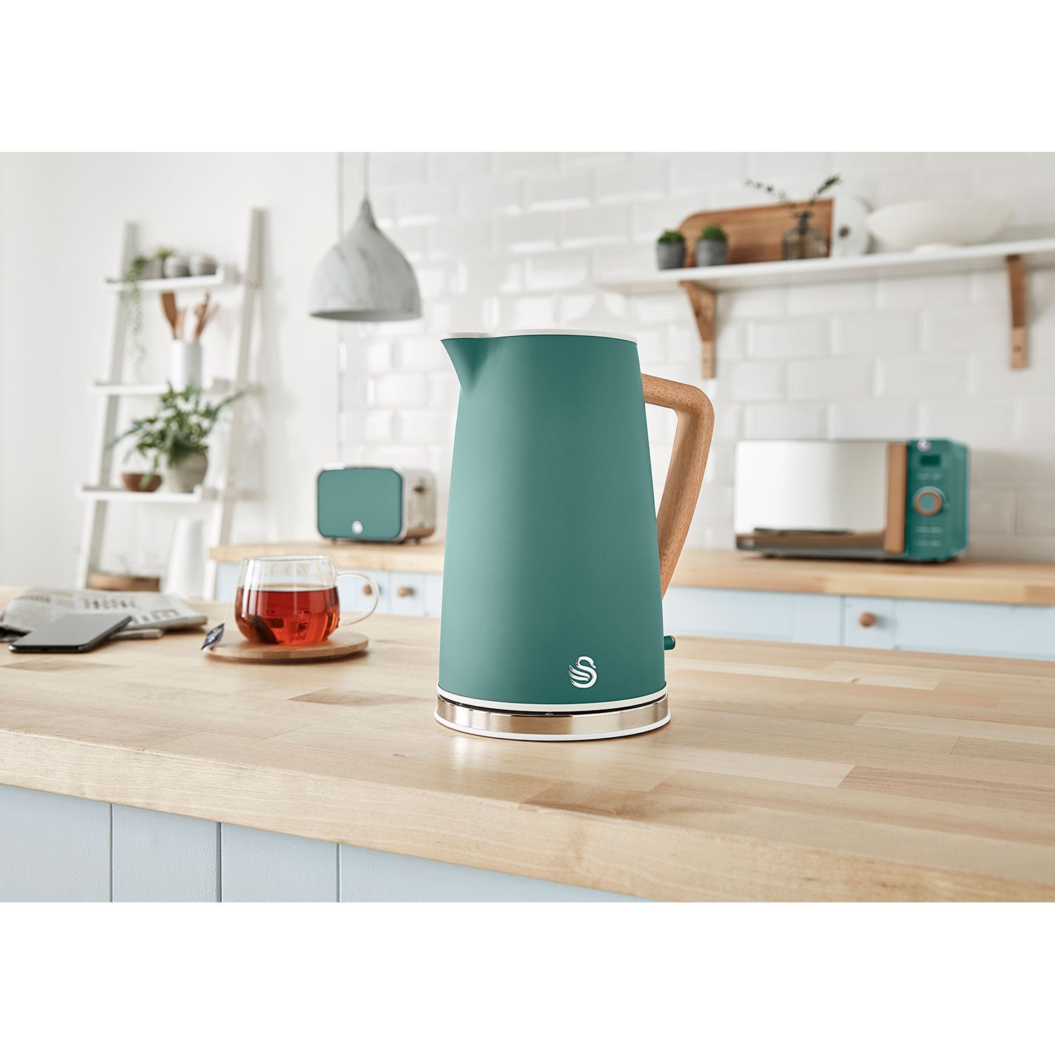 Swan Nordic Hervidor Agua Eléctrico Ultra Rápido, 1,7 L, Sin Bpa, Resistencia Oculta, Inalámbrico, Sk14610greneu, Verde_1
