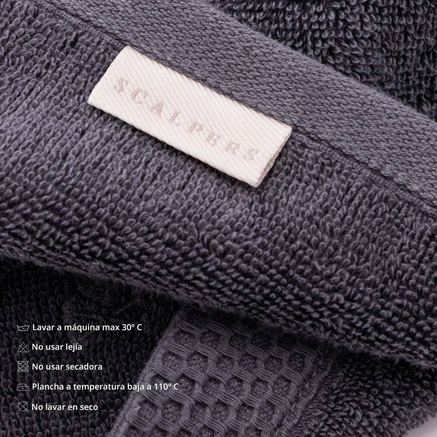 Toalla De Baño 90x150cm 100% Algodón 550gsm Gris Oscuro Logo Bordado Scalpers Home_3