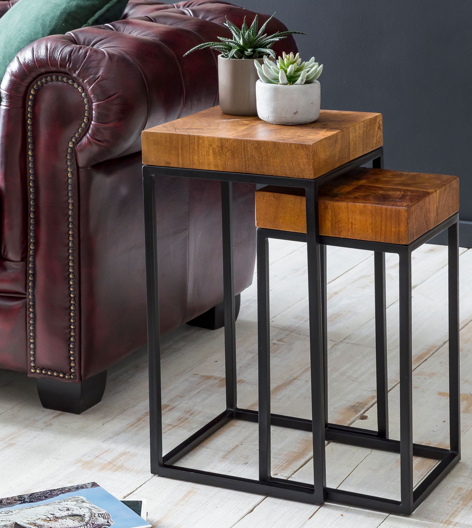 Mesa De Madera Detallada_1