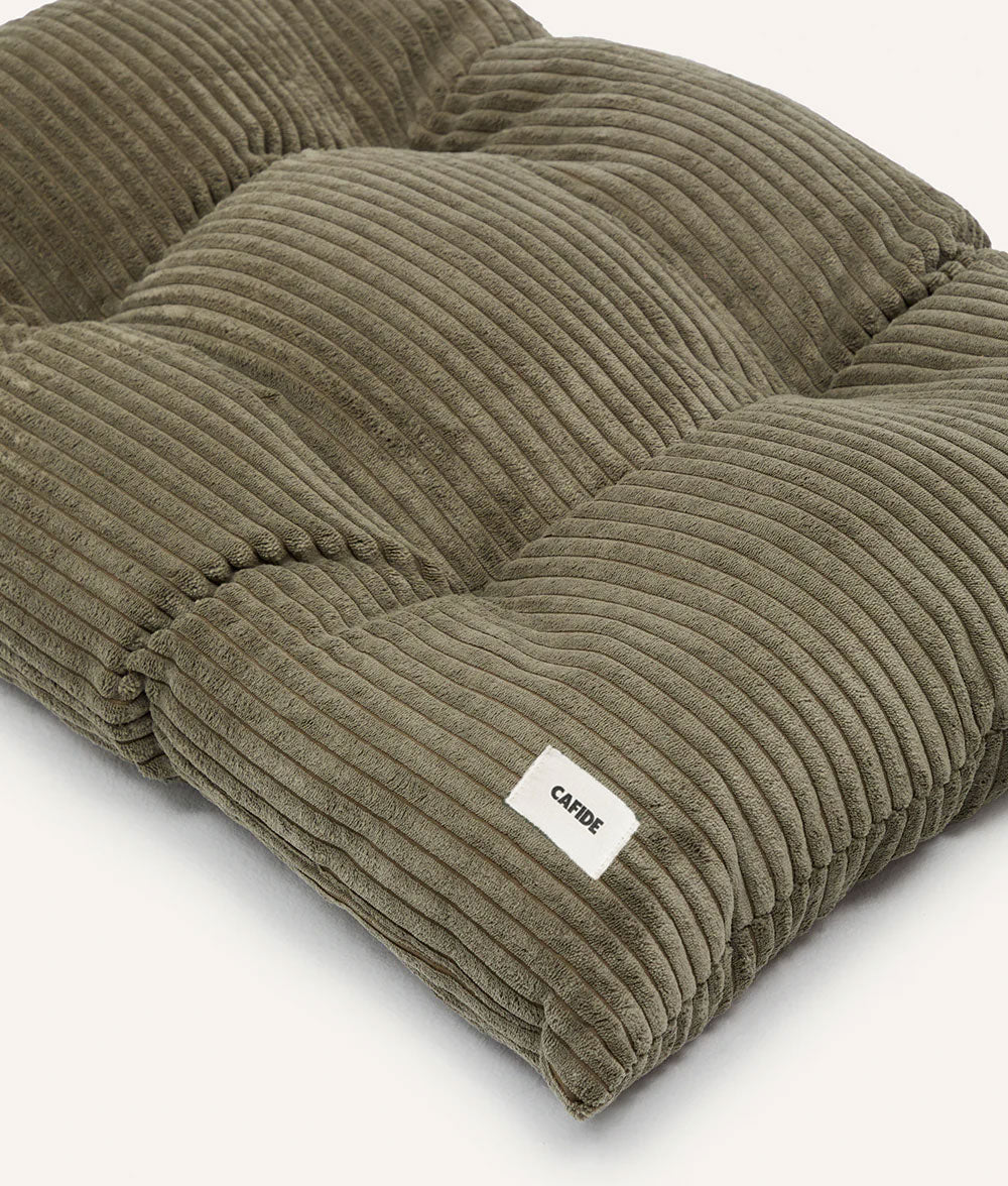 Cafide Cojín De Material Reciclado Para Perro Con Tejido De Pana Verde. Modelo Bela._1