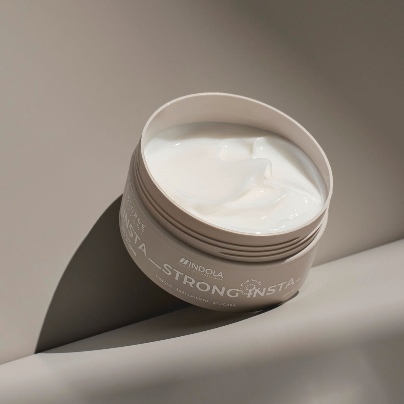 Indola Mascarilla Instastrong Todo Tipo De Rubios Profesional 200ml_2