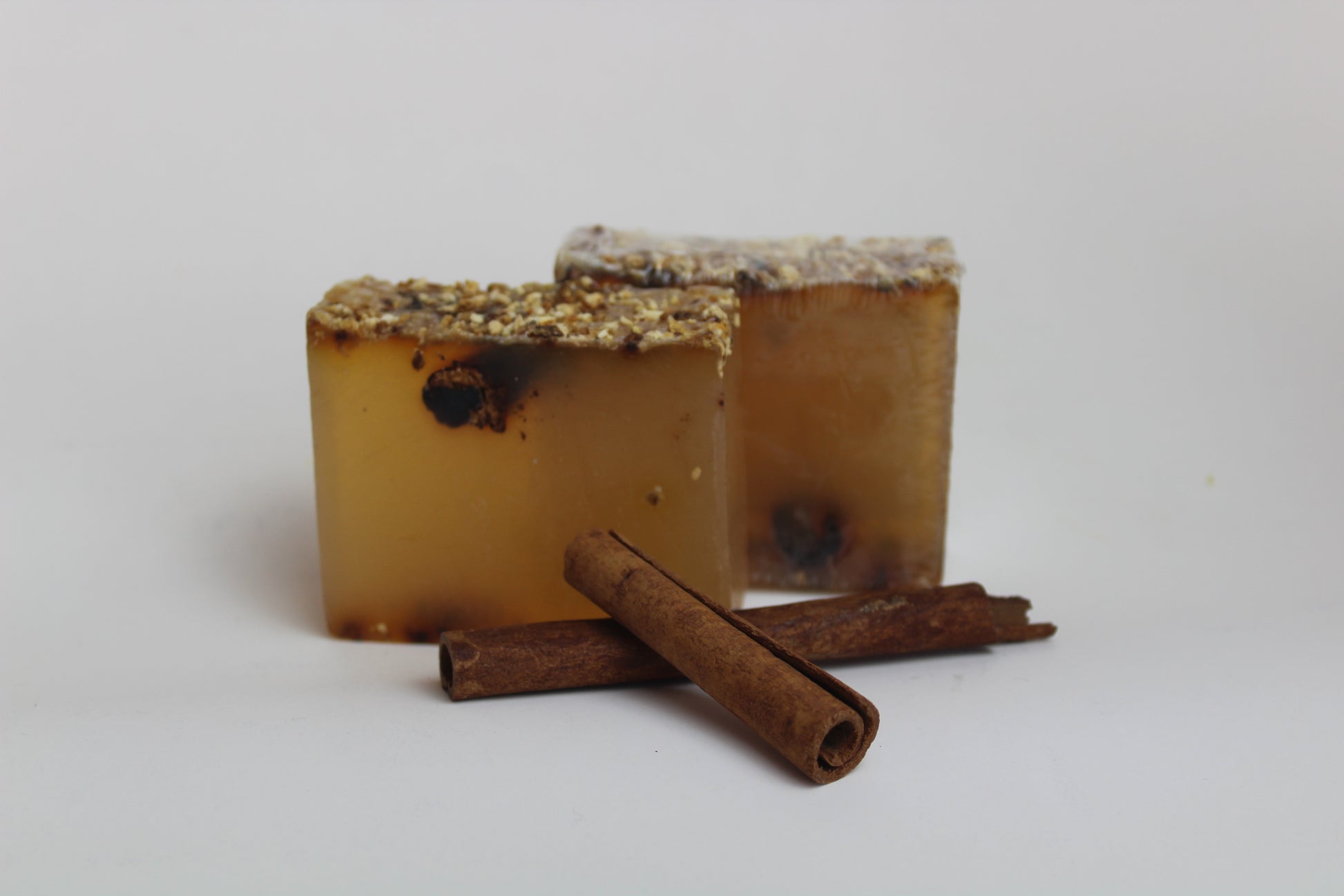 Sabonete natural de glicerina Planeta Huerto com canela e casca de laranja 100 g