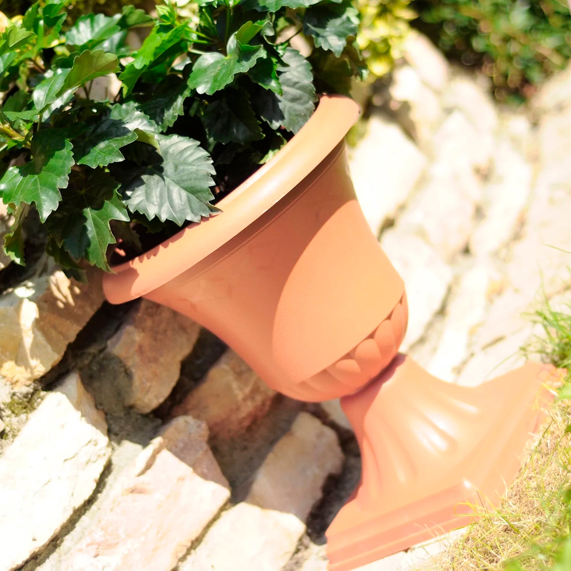 Maceta Ornamental Con Pie Atena 22l., Dimensiones (mm) 474x474x612, Color Terracota