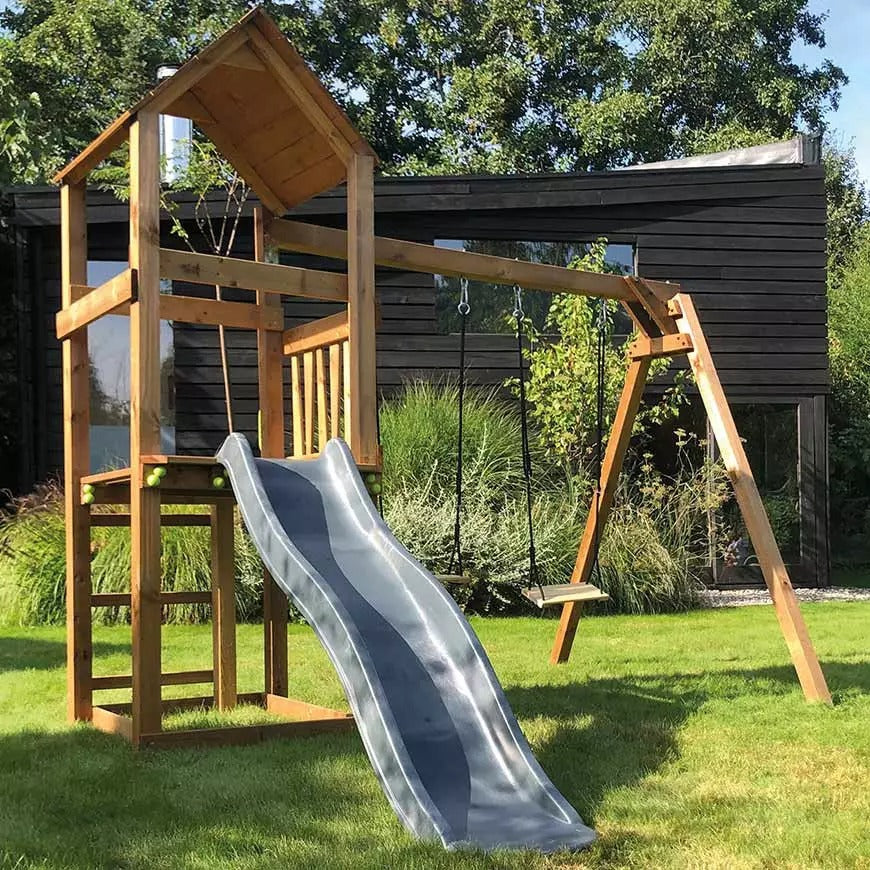 Parque infantil com escorrega em Noumea Soulet