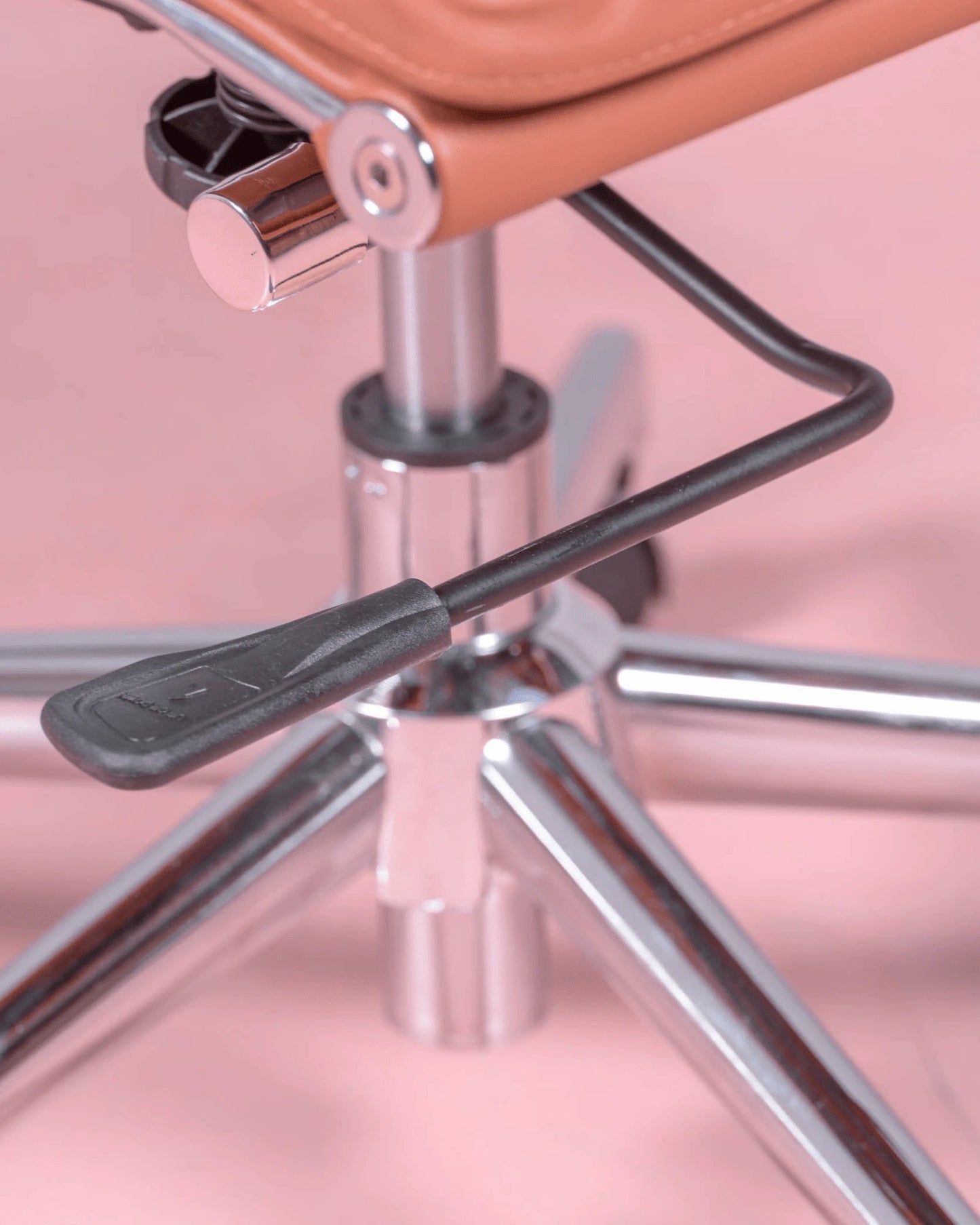 Silla De Oficina Con Ruedas Y Respaldo Alto Acolchado En Polipiel - Alu S_4