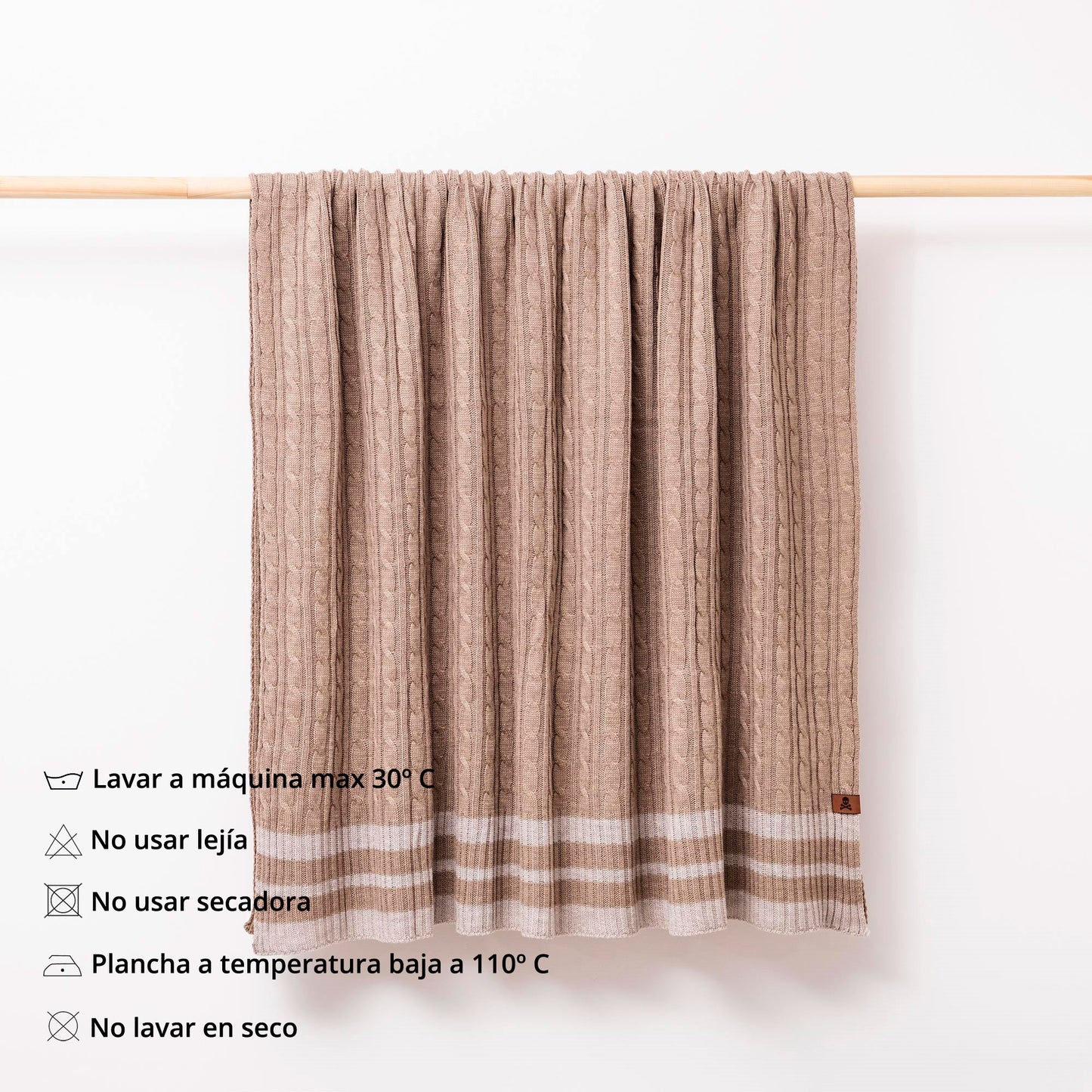 Manta Punto De Ochos 140x190cm 100% Acrílico 200gsm Marrón Con Rallas Beige Scalpers Home