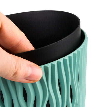 Maceta Redonda De Plastico Sandy Round En Color Salvia 15,8 (largo) X 15,8 (ancho) X 13,8 (alto) Cm