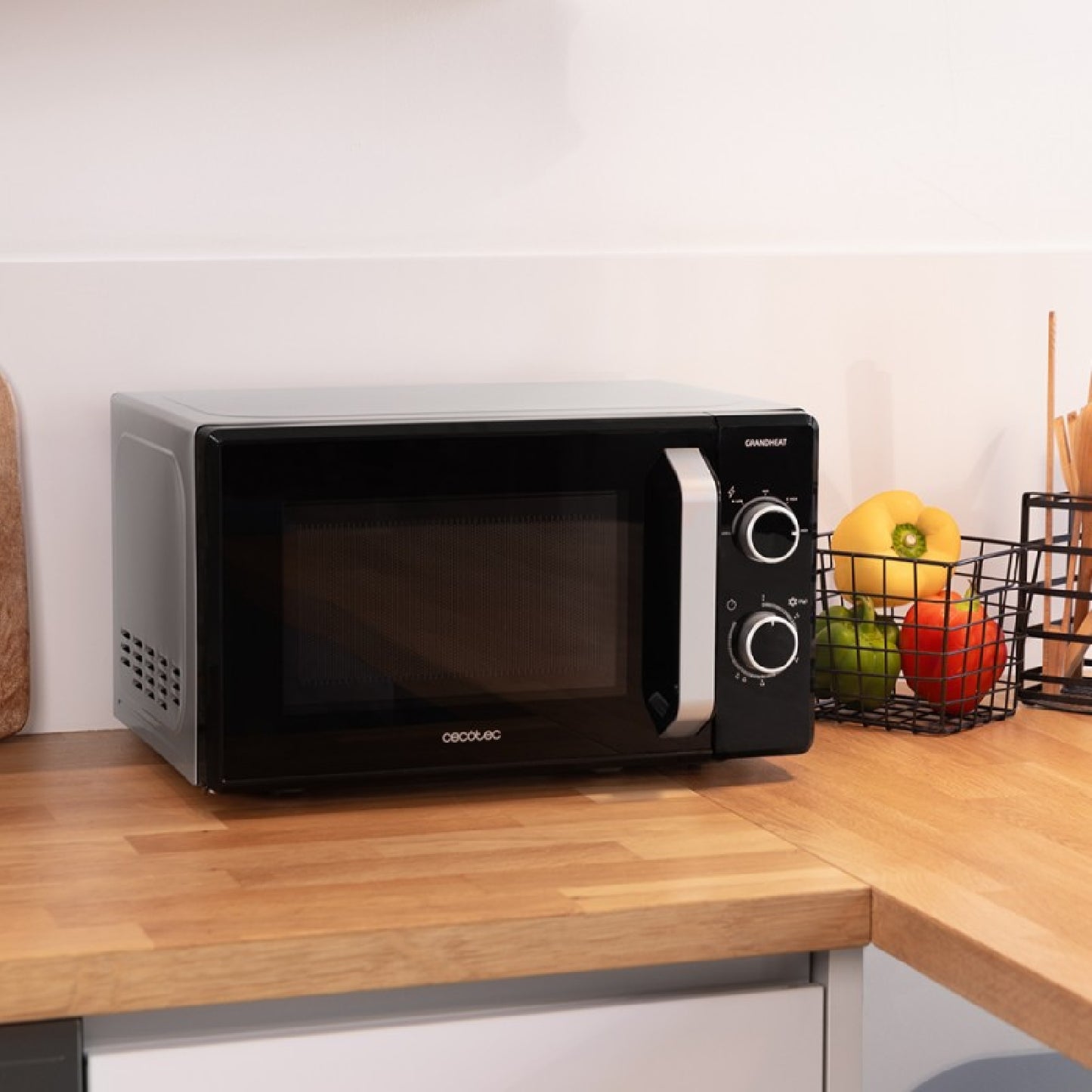 Microondas De 20 Litros Grandheat 3050. 1050 W En 6 Niveles, Revestimiento Anti-dirt Itech, Tecnología 3dwave, Modo Descongelación, Temporizador, Ne_1