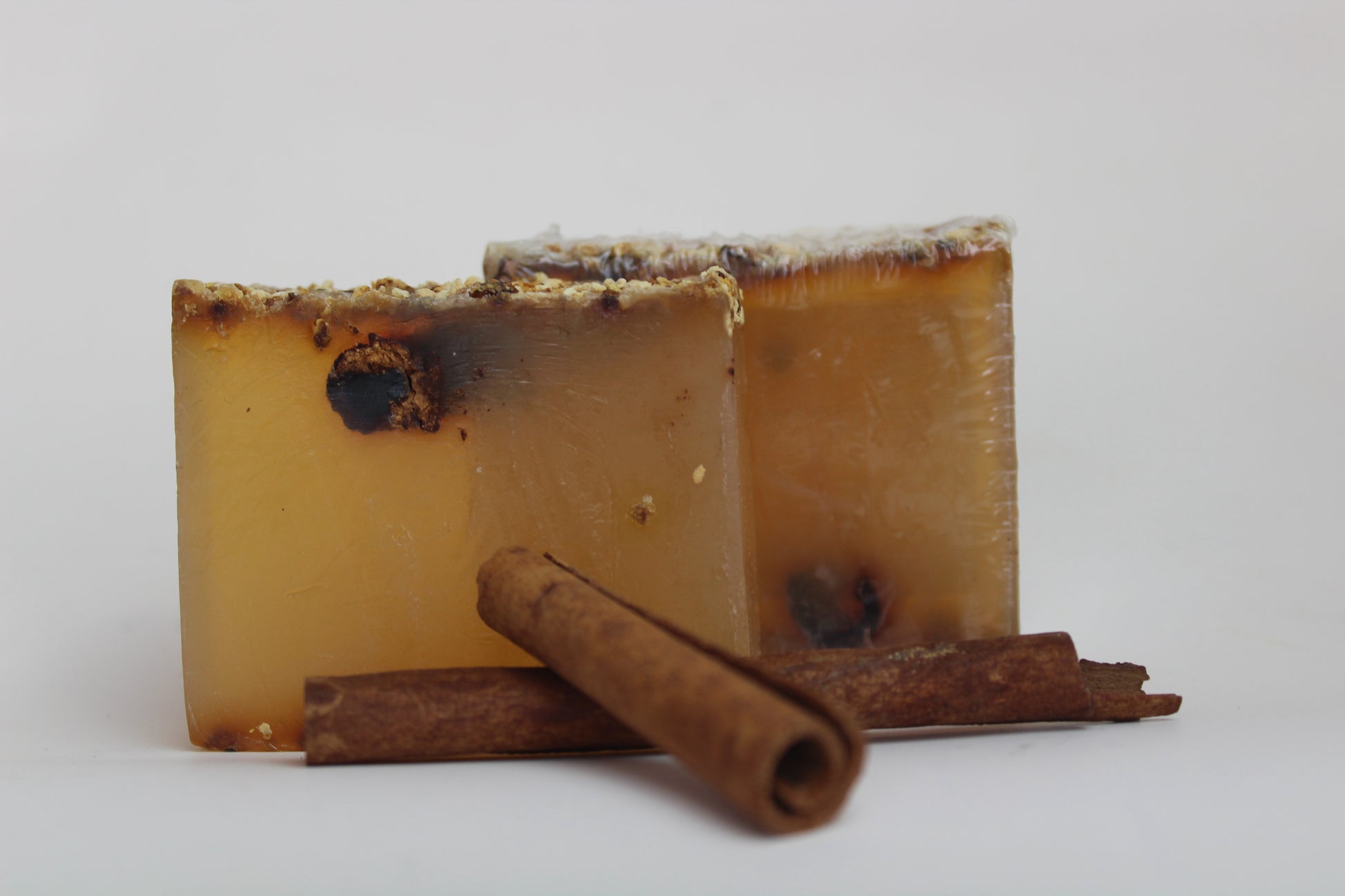 Sabonete natural de glicerina Planeta Huerto com canela e casca de laranja 100 g