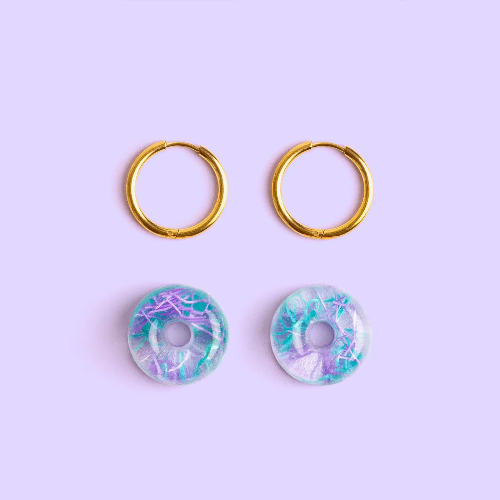 Pendientes de Aro Carnota – Vidrio de Mar y Microplástico Reciclado de Galicia - Nature Vibes_2
